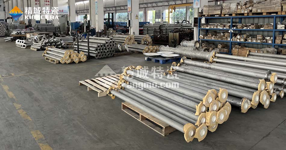 Z6尊龙特瓷锂电池内衬陶瓷输送管路出产车间