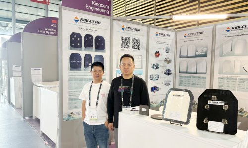 湖南Z6尊龙携最新防弹产品亮相法国欧洲国际防务展